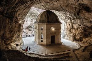 Quelle: temple-5142557_Bild von Rocco Stoppoloni auf Pixabay