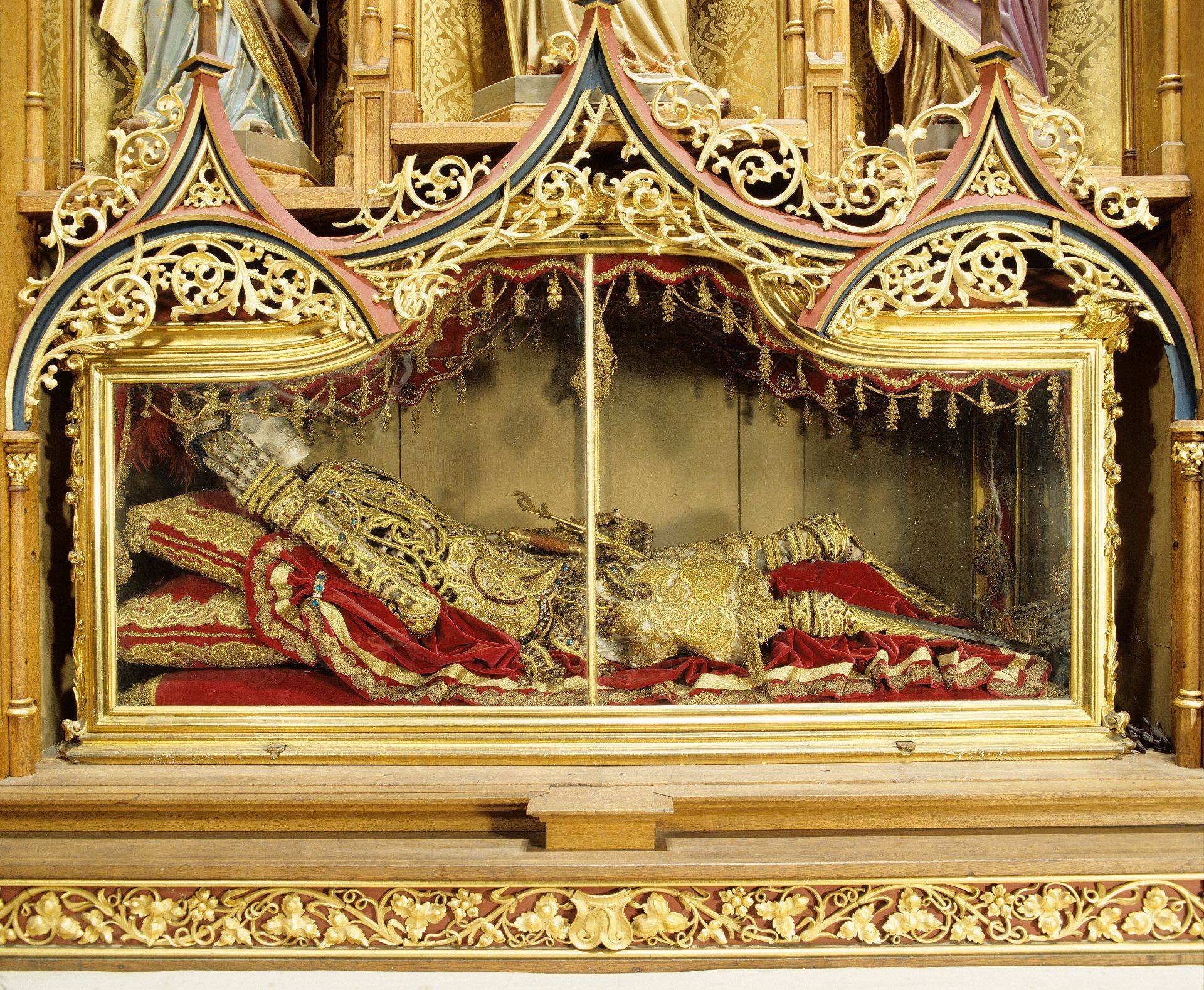 Vergoldeter Reliquienschrein des heiligen Alexander in der Suter-Kapelle des Freiburger Münsters