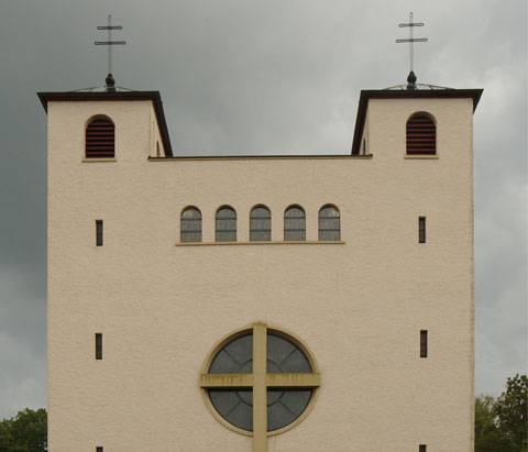 Quelle: ireas (https://commons.wikimedia.org/wiki/File:2014-08-16_0528_groetzingen_heilig_kreuz.jpg), „2014-08-16 0528 groetzingen heilig kreuz“, https://creativecommons.org/licenses/by-sa/4.0/legalcode